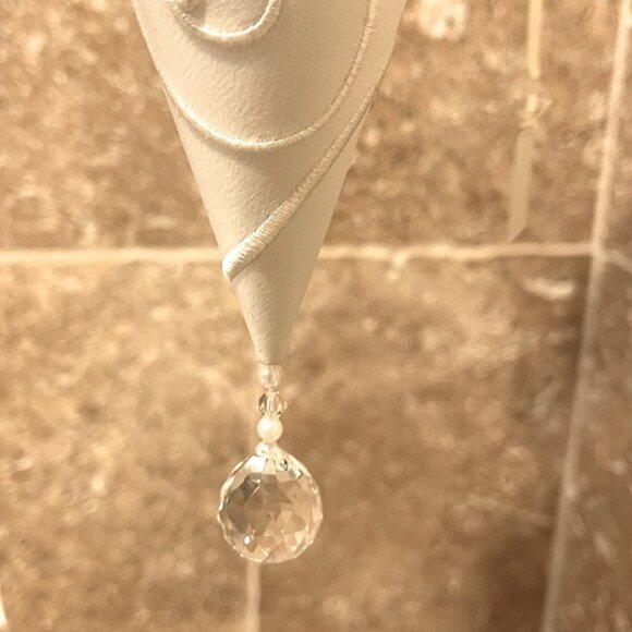 Disney Cinderella Wedding Flower Girl Basket Ivory Petal Cone And Pillow - Picture 3 of 8